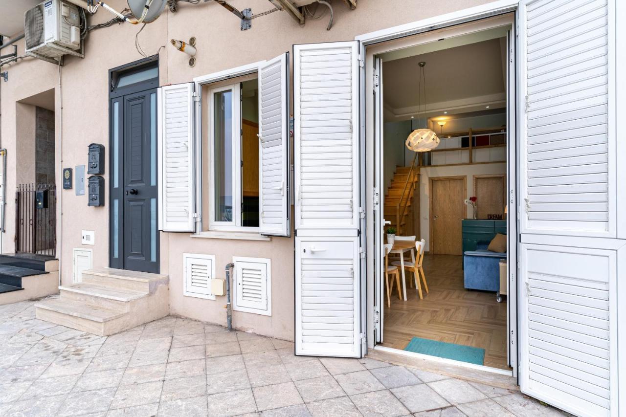 Giardini Naxos Lovely Flat In Front Of The Beach Bagian luar foto