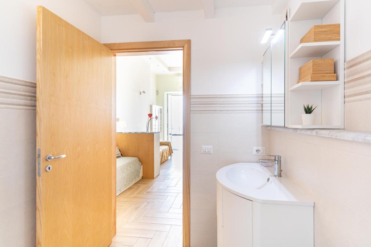 Giardini Naxos Lovely Flat In Front Of The Beach Bagian luar foto